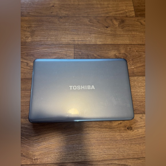Toshiba Silver Laptop - Picture 1 of 3